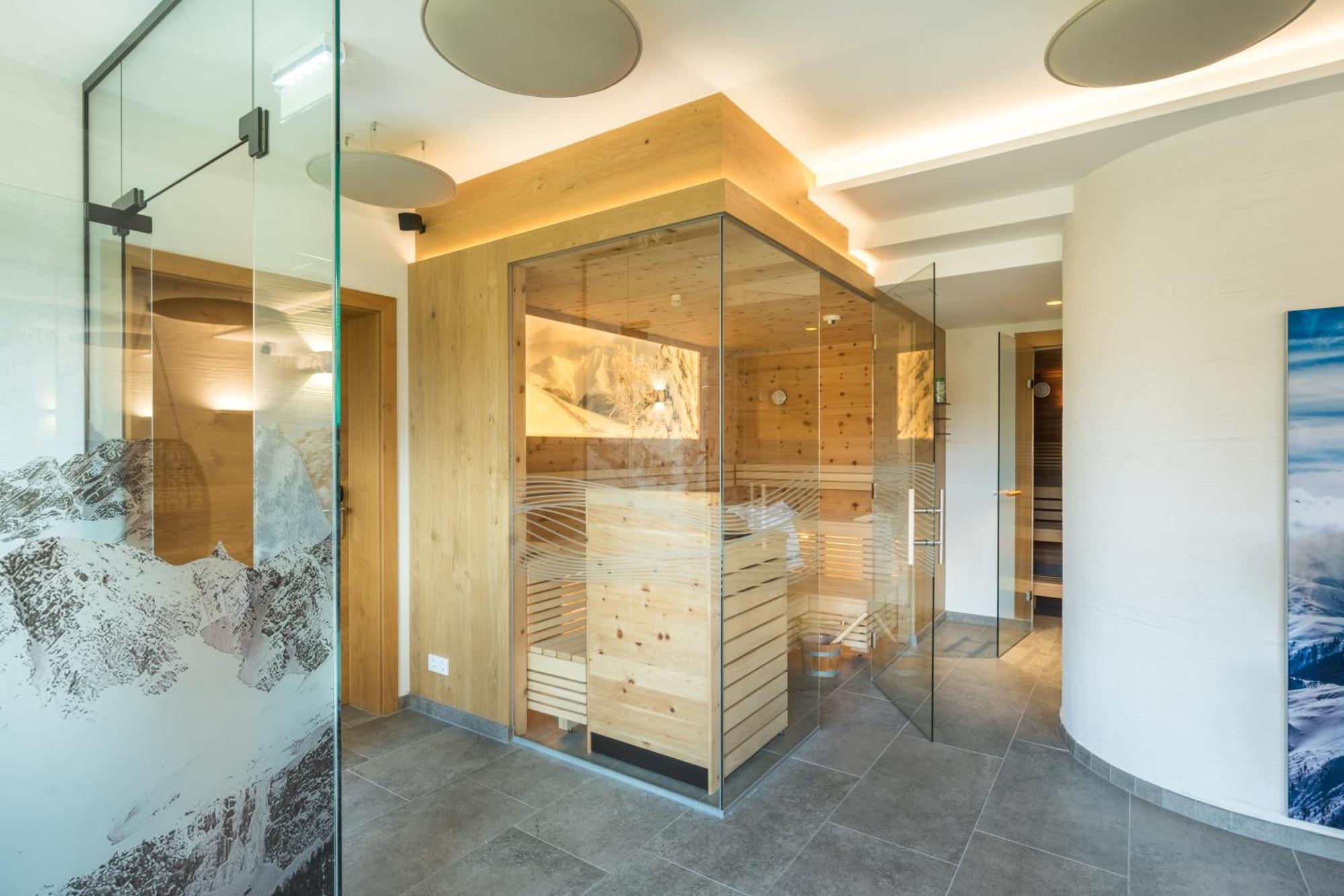 Apart-Hotel Dreisonnenhof Fiss Exterior photo
